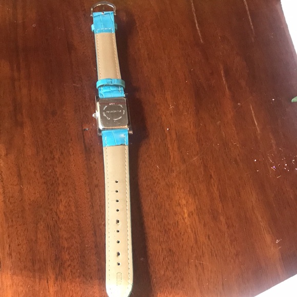 Avon Quartz Watch beautiful blue - Picture 4 of 4